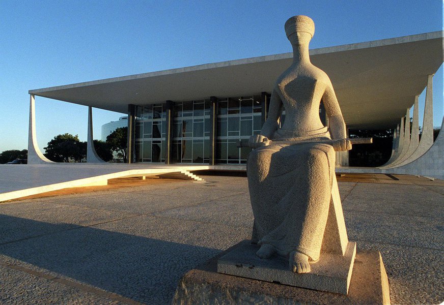 Ministros do STF agem como deuses do Olimpo, mas desconhecem a realidade de seu povo Ministros do STF agem como deuses do Olimpo, mas desconhecem a realidade de seu povo