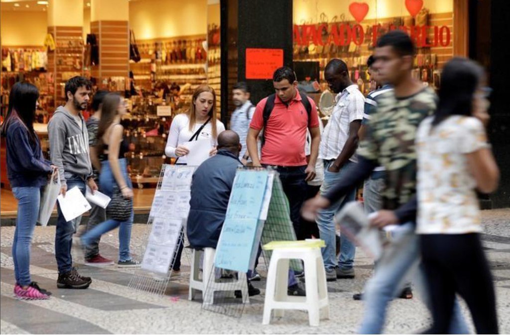 Apenas 18% dos brasileiros pouparam em junho, diz indicador da CNDL (Foto: Paulo Whitaker - Reuters) Apenas 18% dos brasileiros pouparam em junho, diz indicador da CNDL