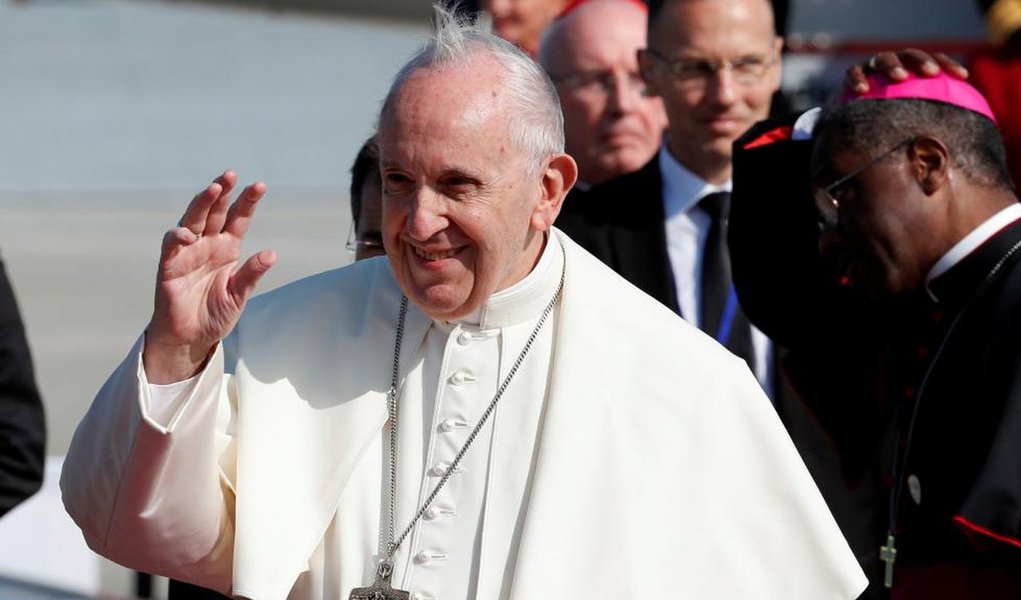 Em Dublin, Papa diz que abusos de padres causam “sofrimento e vergonha” Em Dublin, Papa diz que abusos de padres causam “sofrimento e vergonha”