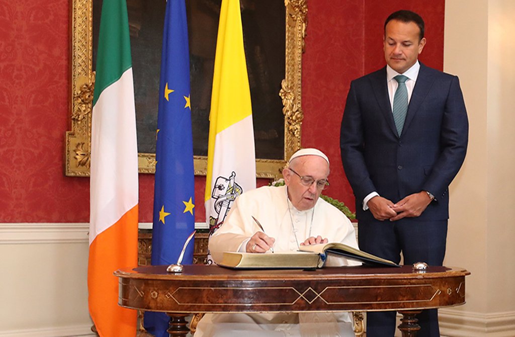 Primeiro-ministro da Irlanda pede ao papa justiça a vítimas de abusos (Foto: Niall Carson/Pool via REUTERS) Primeiro-ministro da Irlanda pede ao papa justiça a vítimas de abusos