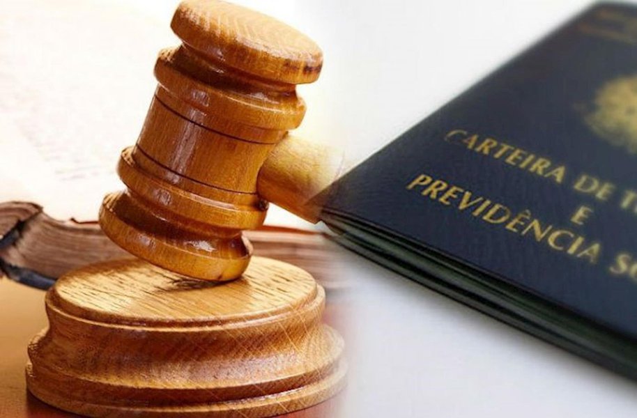 Contra ameaça de Bolsonaro, advogados fazem ato em defesa da Justiça do Trabalho Contra ameaça de Bolsonaro, advogados fazem ato em defesa da Justiça do Trabalho