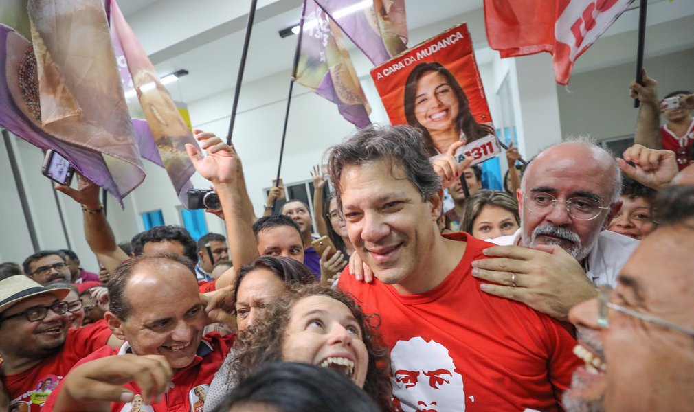 Avião com Haddad fica 20 minutos sem ter como pousar no RN (Foto: Stuckert) Avião com Haddad fica 20 minutos sem ter como pousar no RN