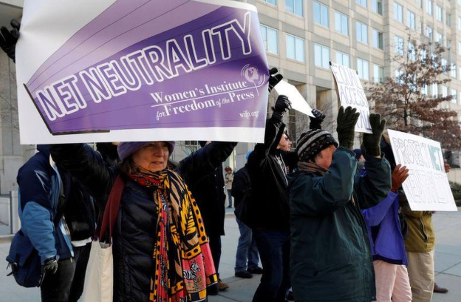 Grupos de internet pedem a corte dos EUA para reestabelecer regras de "neutralidade da internet" Grupos de internet pedem a corte dos EUA para reestabelecer regras de "neutralidade da internet"