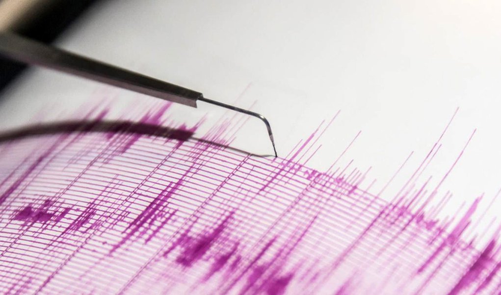 Terremoto de magnitude 7,1 atinge fronteira entre Peru e Brasil Terremoto de magnitude 7,1 atinge fronteira entre Peru e Brasil