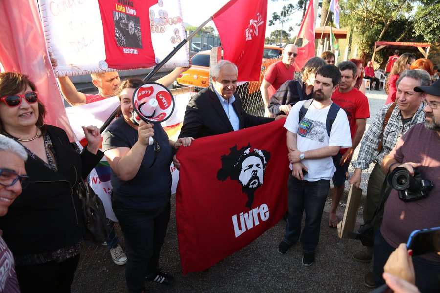 Ex-presidente da Colômbia visita Lula e pede que ONU venha ao Brasil Ex-presidente da Colômbia visita Lula e pede que ONU venha ao Brasil