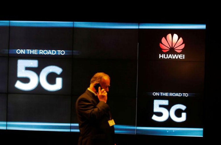 China diz que Austrália tomou "decisão errada" ao banir Huawei China diz que Austrália tomou "decisão errada" ao banir Huawei