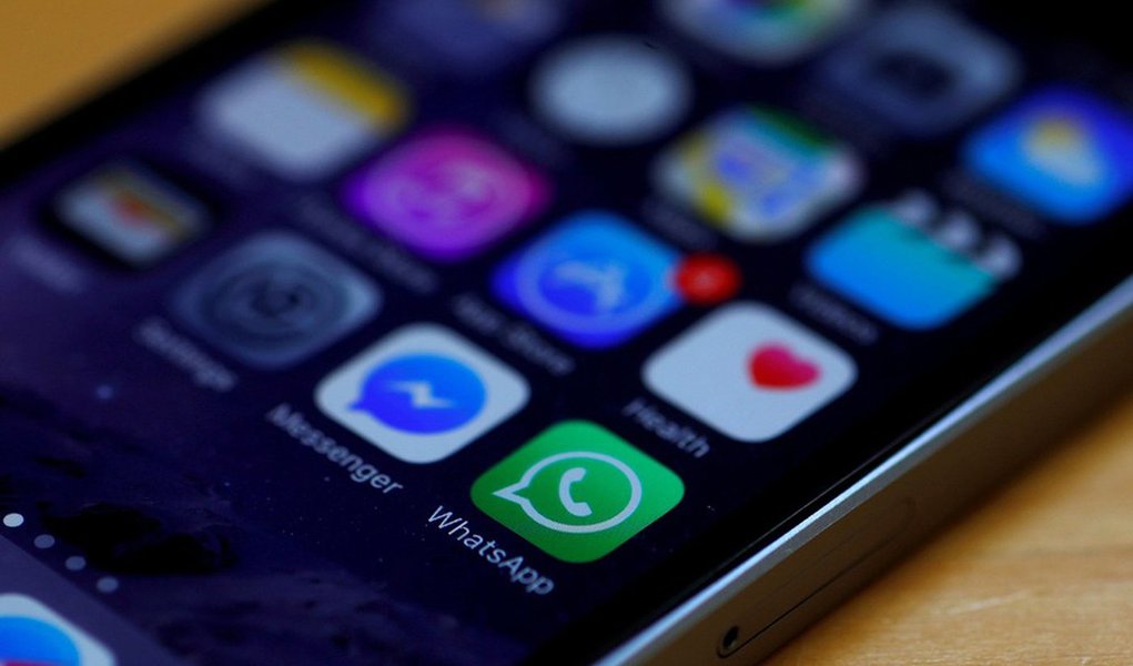 Um em cada cinco eleitores usa Whatsapp e Facebook para compartilhar informações Um em cada cinco eleitores usa Whatsapp e Facebook para compartilhar informações