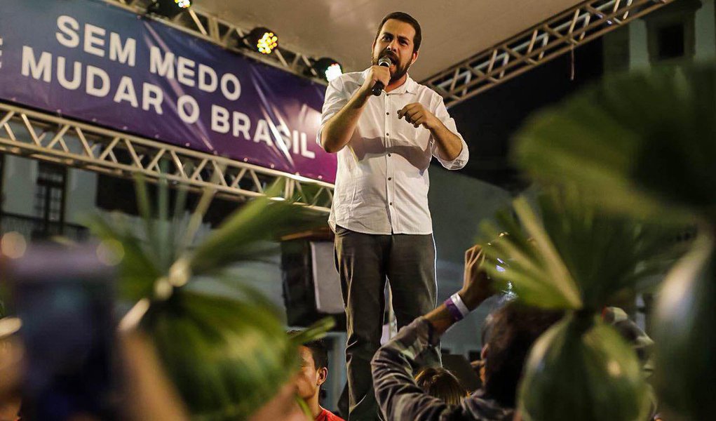 Boulos obtém liminar contra youtuber que o chamou de terrorista Boulos obtém liminar contra youtuber que o chamou de terrorista