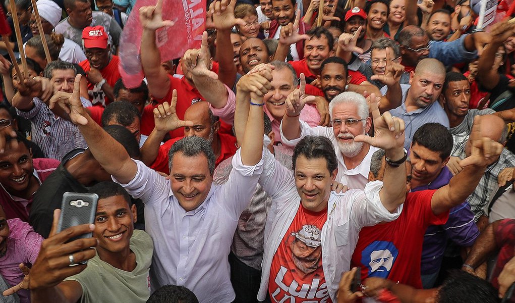Haddad inicia campanha por Salvador e 'mescla' sua imagem à de Lula (Foto: Ricardo Stuckert) Haddad inicia campanha por Salvador e 'mescla' sua imagem à de Lula