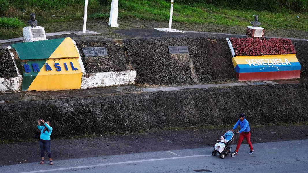 Equador quer sediar cúpula regional sobre crise migratória da Venezuela Equador quer sediar cúpula regional sobre crise migratória da Venezuela
