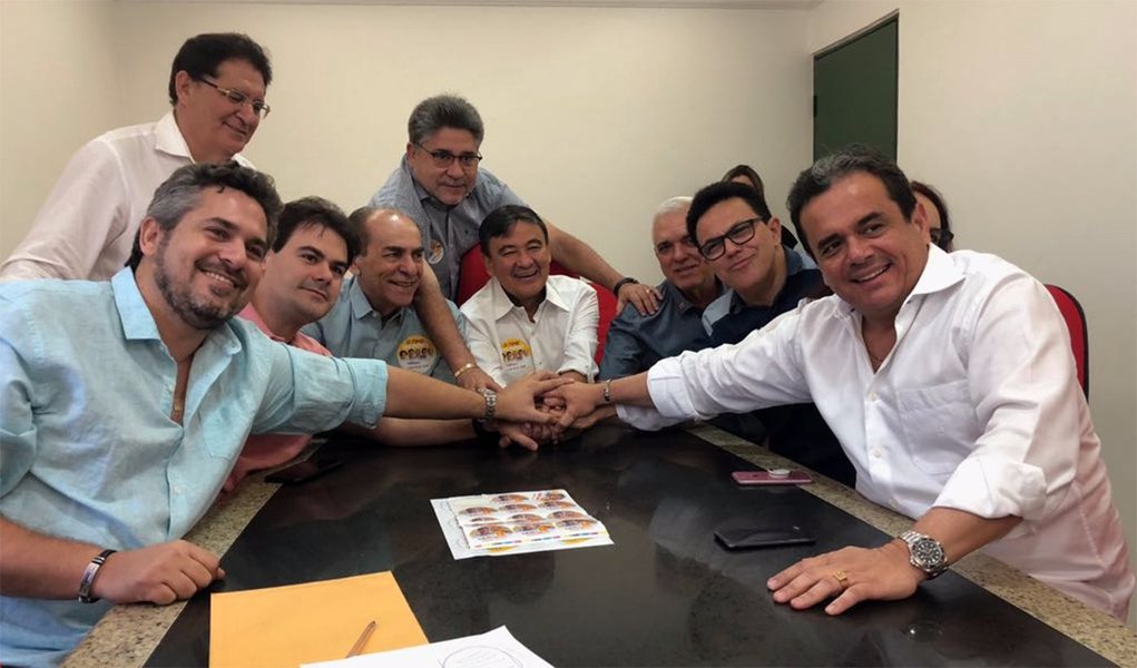 Paz selada: Themístocles e Wellington fecham aliança Paz selada: Themístocles e Wellington fecham aliança