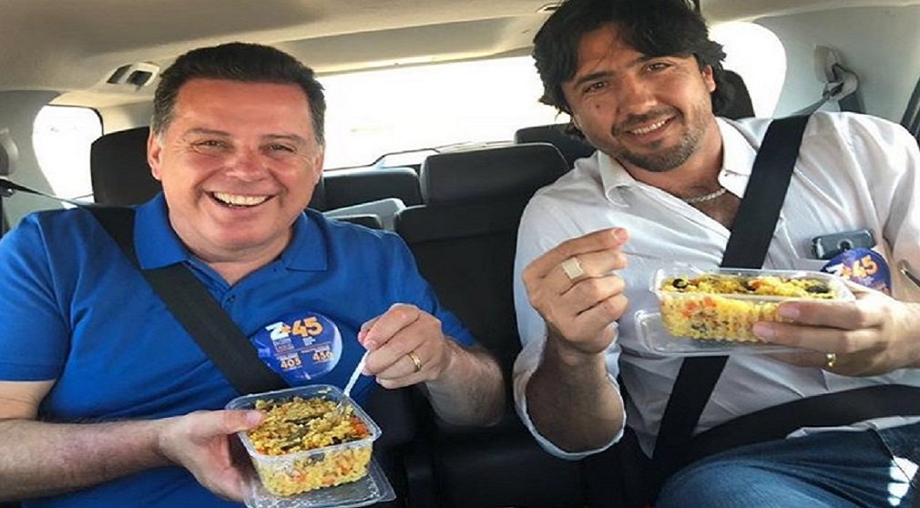 Postagem de Marconi comendo marmita faz sucesso nas redes Postagem de Marconi comendo marmita faz sucesso nas redes