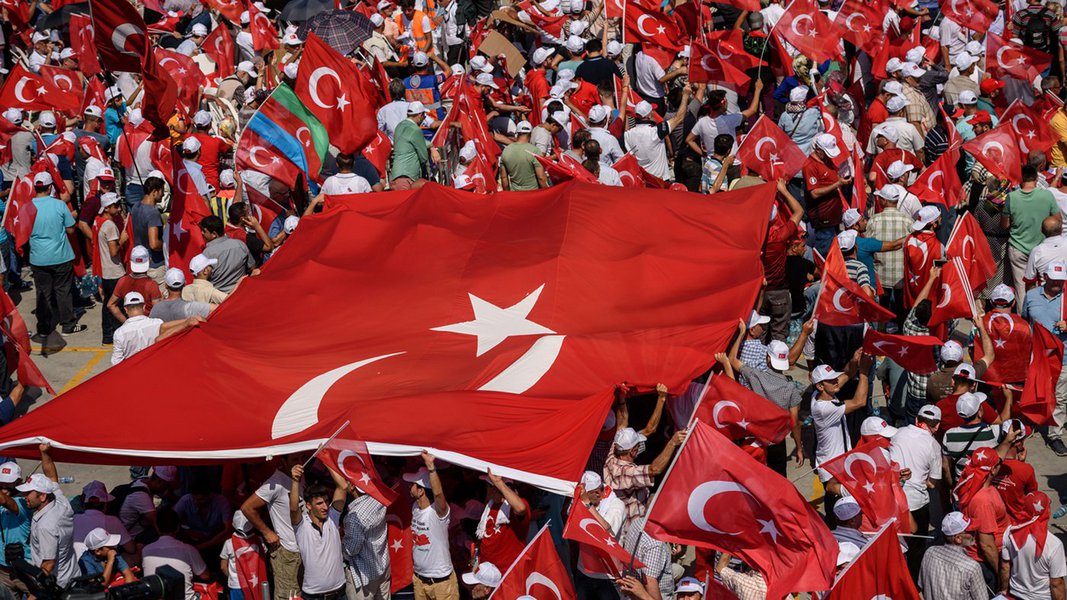 Erdogan diz que ataque à economia não é diferente de ataque à bandeira nacional Erdogan diz que ataque à economia não é diferente de ataque à bandeira nacional