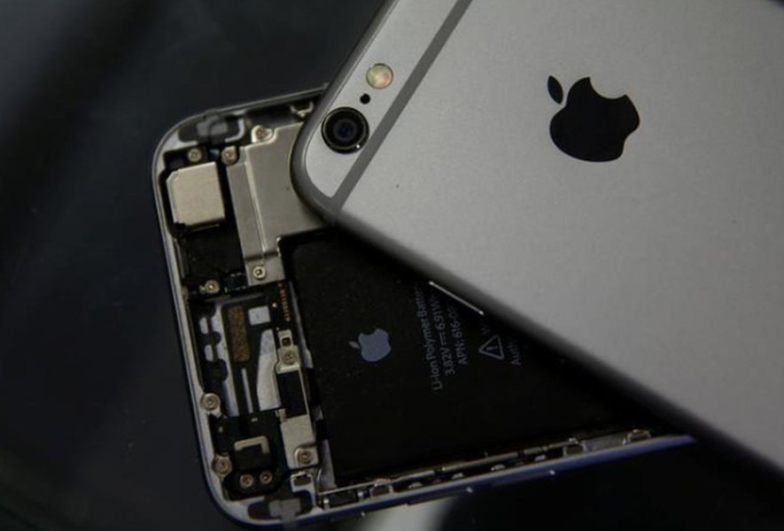 Apple tranquiliza clientes após mídia australiana informar que adolescente invadiu rede da empresa Apple tranquiliza clientes após mídia australiana informar que adolescente invadiu rede da empresa
