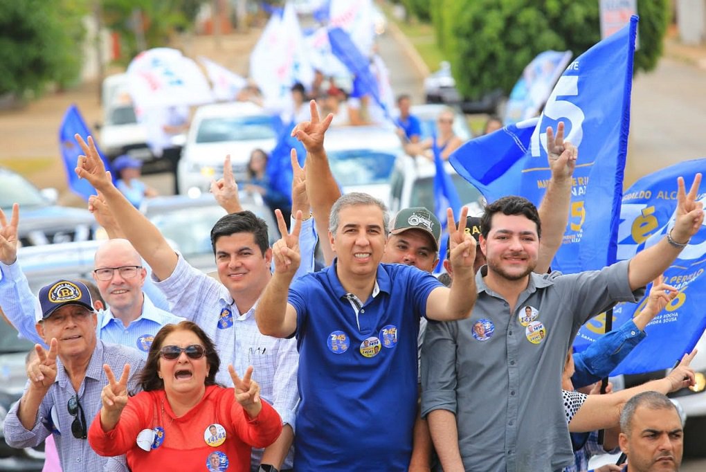 Carreata de Zé Eliton mobiliza 2 mil veículos Carreata de Zé Eliton mobiliza 2 mil veículos