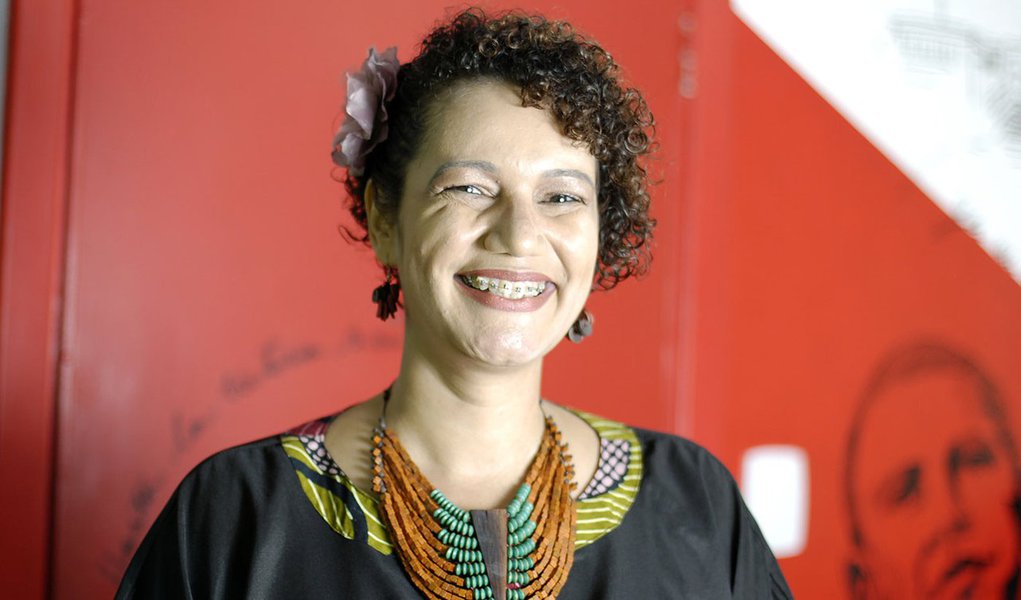 O racismo é naturalizado no jornalismo brasileiro, diz pesquisadora O racismo é naturalizado no jornalismo brasileiro, diz pesquisadora