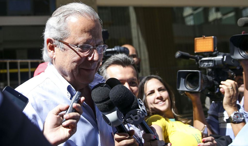 Ao retornar para a prisão, Zé Dirceu deixa recado: 'o Brasil já está mudando' (Foto: Marcelo Camargo/Agência Brasil) Ao retornar para a prisão, Zé Dirceu deixa recado: 'o Brasil já está mudando'