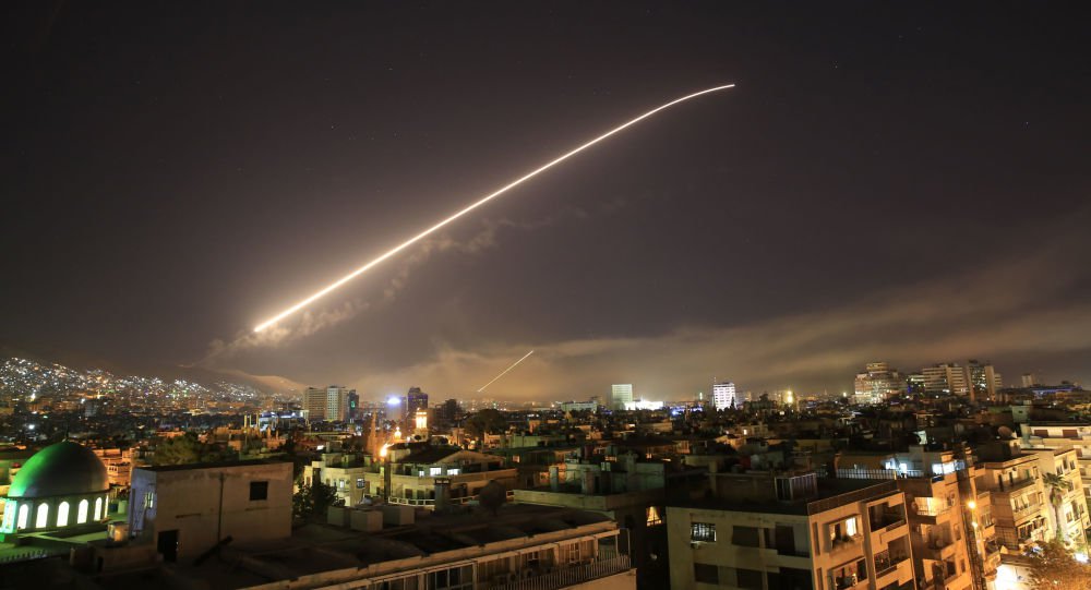 Defesa antiaérea da Síria derruba mísseis disparados de Israel Defesa antiaérea da Síria derruba mísseis disparados de Israel