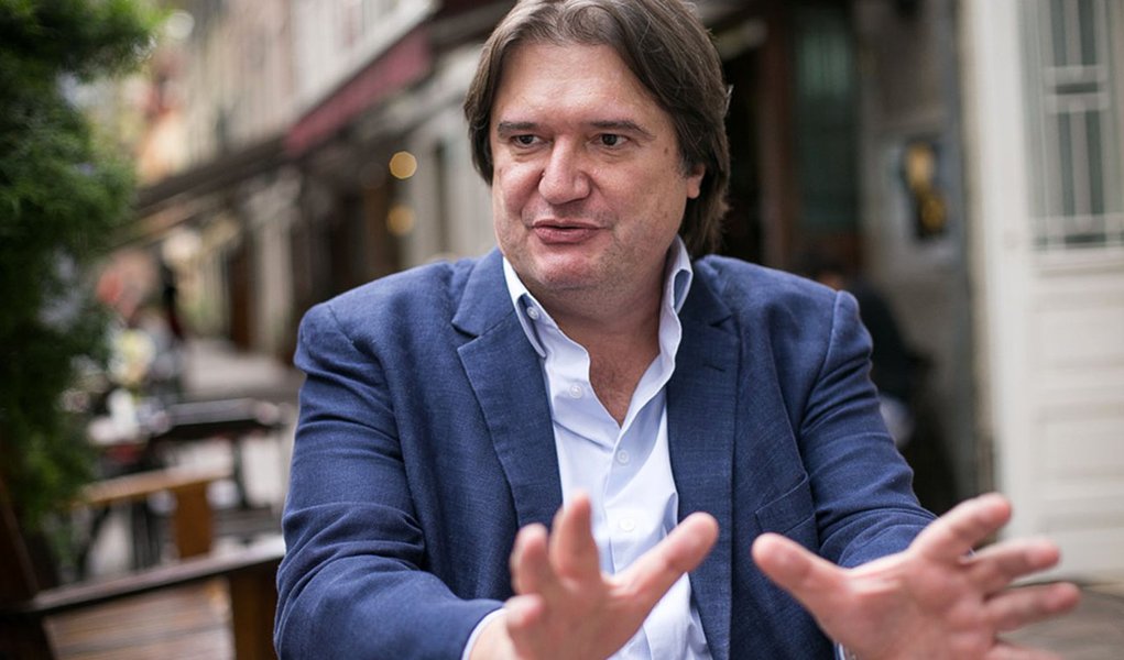 Pedro Serrano: as pessoas ainda não compreenderam o que é uma democracia Pedro Serrano: as pessoas ainda não compreenderam o que é uma democracia
