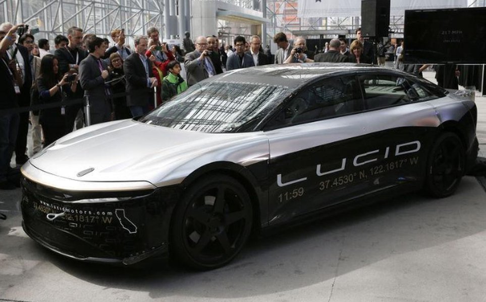 Fundo soberano saudita negocia investimento na Lucid, aspirante a rival da Tesla, dizem fontes Fundo soberano saudita negocia investimento na Lucid, aspirante a rival da Tesla, dizem fontes
