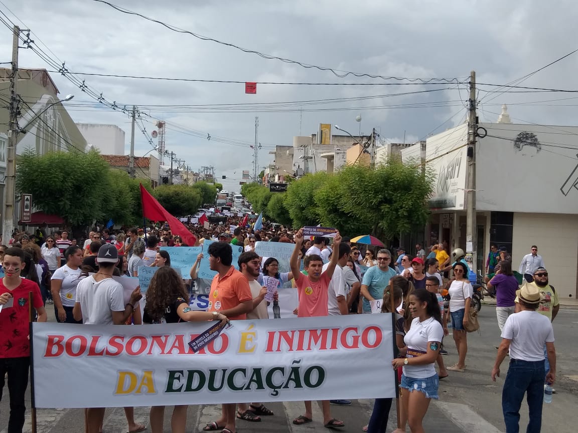 Estudo britânico mostra como está difícil ser professor no Brasil Estudo britânico mostra como está difícil ser professor no Brasil