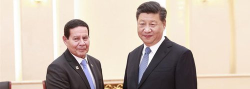 A China abre as portas ao Brasil. Xi recebe Mourão A China abre as portas ao Brasil. Xi recebe Mourão