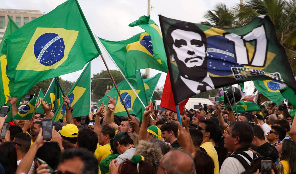 Protestos a favor: capitão assustado, direita rachada e país em ponto morto Protestos a favor: capitão assustado, direita rachada e país em ponto morto