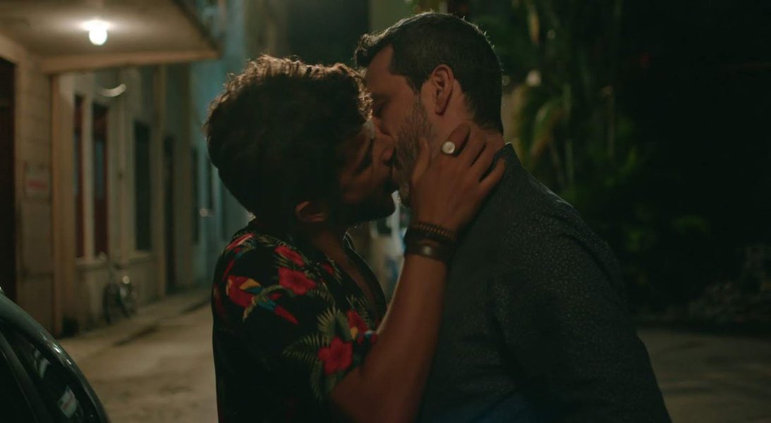 No dia em que STF criminaliza a homofobia, Globo exige beijo gay em série No dia em que STF criminaliza a homofobia, Globo exige beijo gay em série