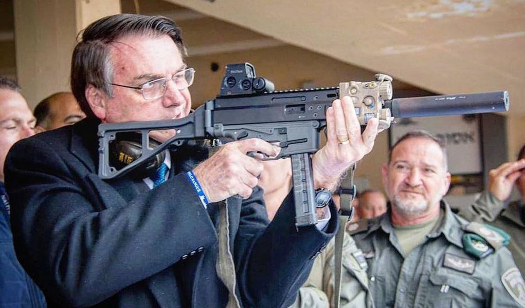 Bolsonaro e o fuzilamento de uma Nação Bolsonaro e o fuzilamento de uma Nação