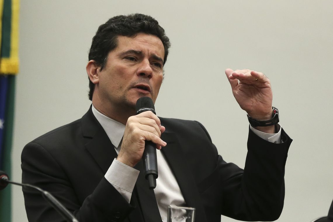 Moro gastará R$ 444 milhões na compra de mais de 100 mil pistolas Moro gastará R$ 444 milhões na compra de mais de 100 mil pistolas