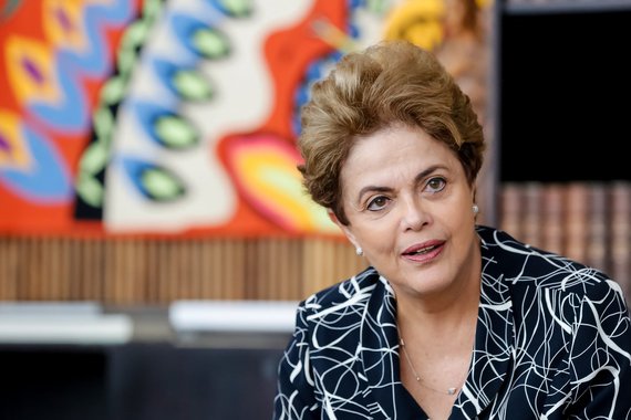 Dilma vai ao STF contra fake news de Bolsonaro