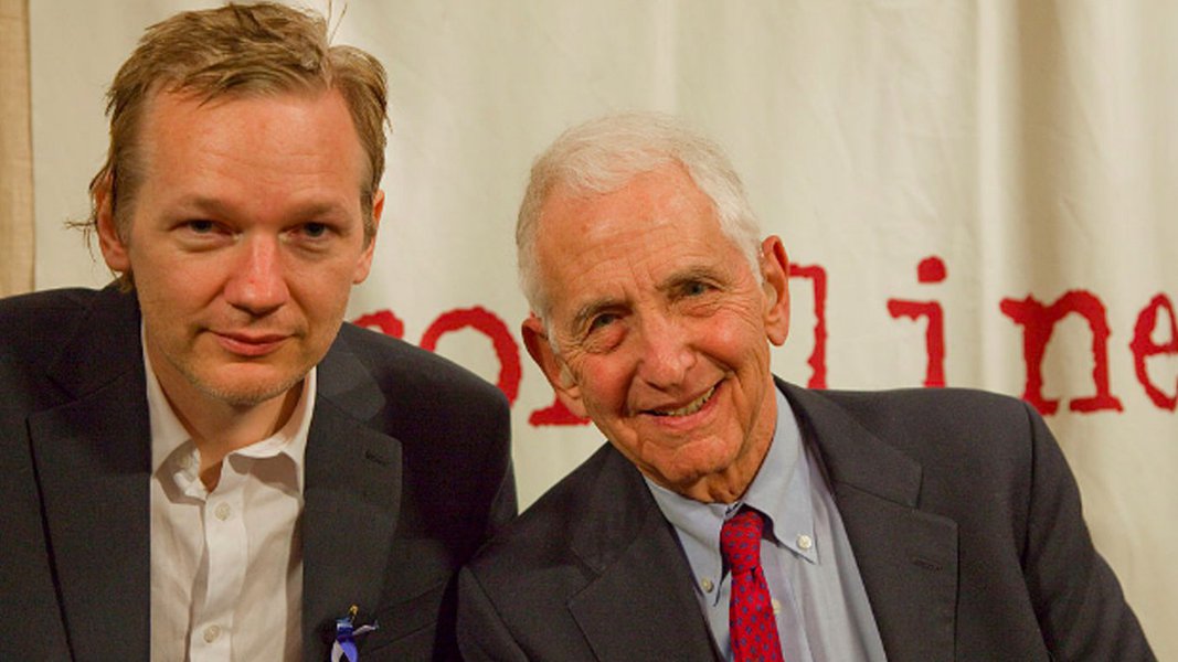 Daniel Ellsberg: Trump declara guerra contra o jornalismo Daniel Ellsberg: Trump declara guerra contra o jornalismo