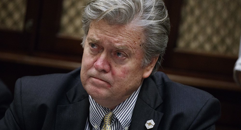 Steve Bannon diz que União Europeia 'morreu' no domingo Steve Bannon diz que União Europeia 'morreu' no domingo