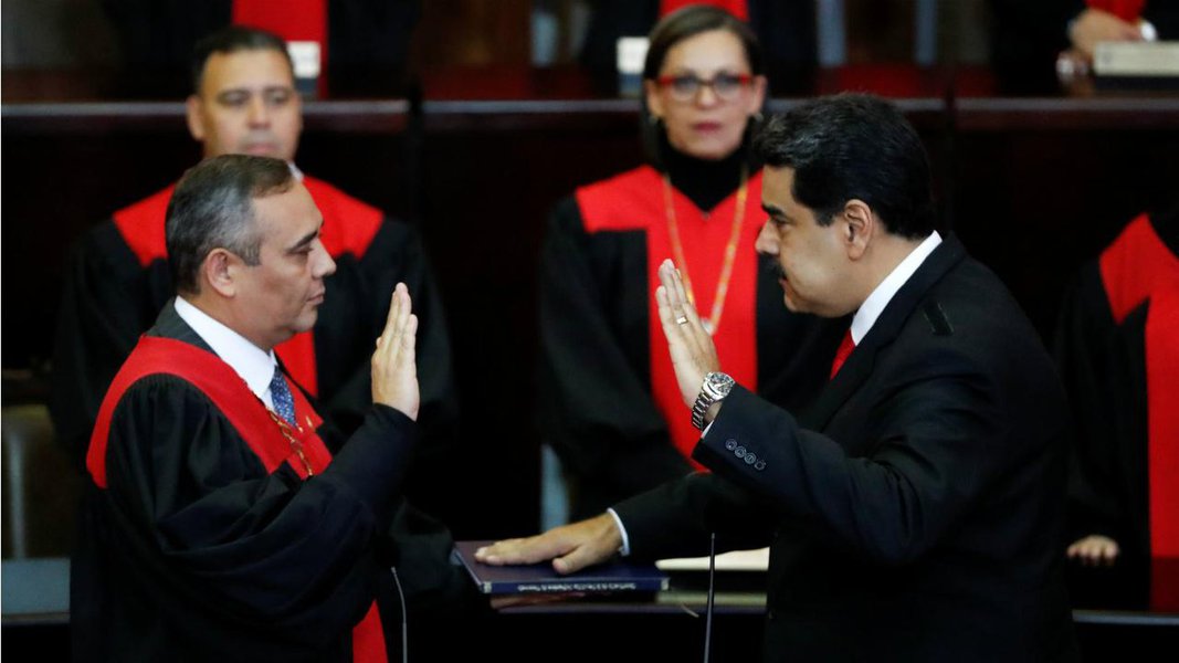 União Europeia nomeia ex-banqueiro para fazer pressão diplomática por renúncia de Maduro União Europeia nomeia ex-banqueiro para fazer pressão diplomática por renúncia de Maduro