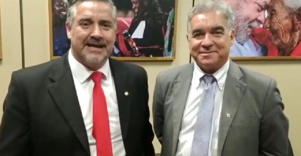 Pimenta e Zé Neto cobram explicações de Moro sobre compra de armas Pimenta e Zé Neto cobram explicações de Moro sobre compra de armas