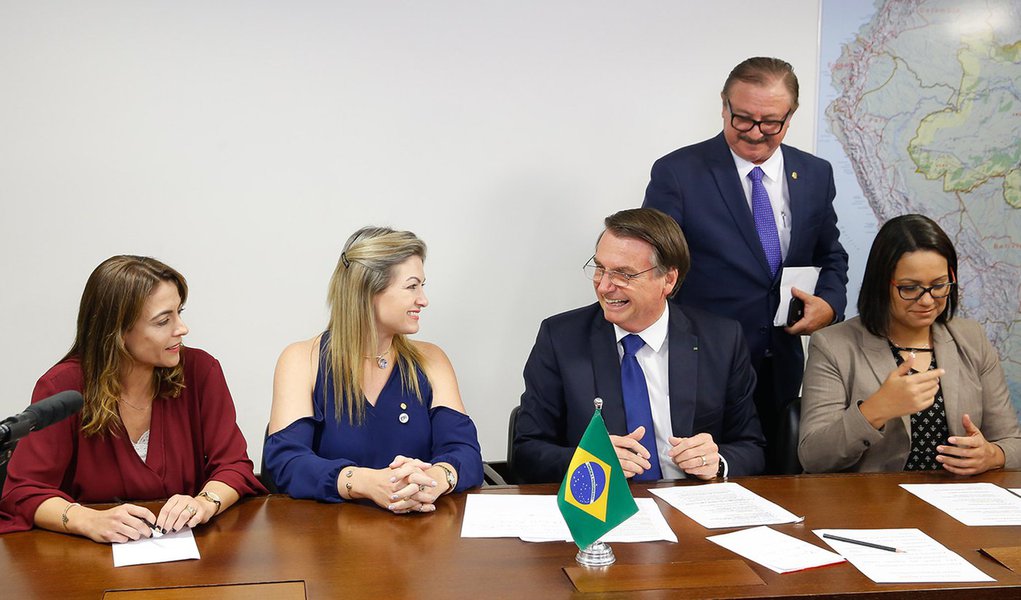 Bolsonaro revela que não gosta de pobre (Foto: Isac Nóbrega/PR) www.brasil247.com - Bolsonaro revela que não gosta de pobre