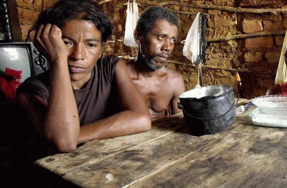 Brasil do golpe: extrema pobreza e desemprego Brasil do golpe: extrema pobreza e desemprego