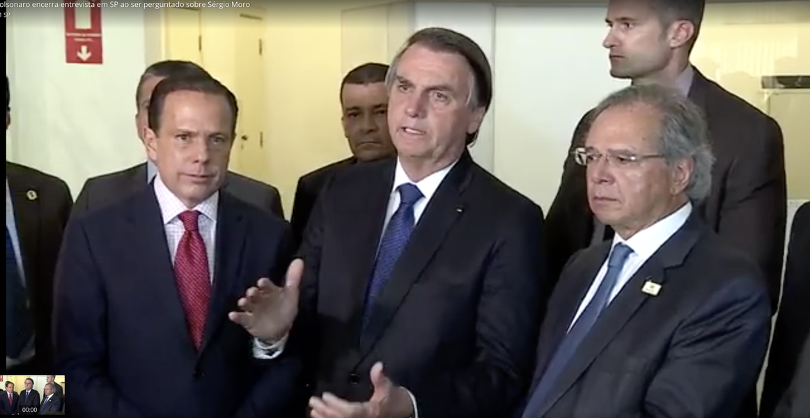 Depois de Moro, Bolsonaro foge de coletiva após perguntas sobre vazamentos Depois de Moro, Bolsonaro foge de coletiva após perguntas sobre vazamentos
