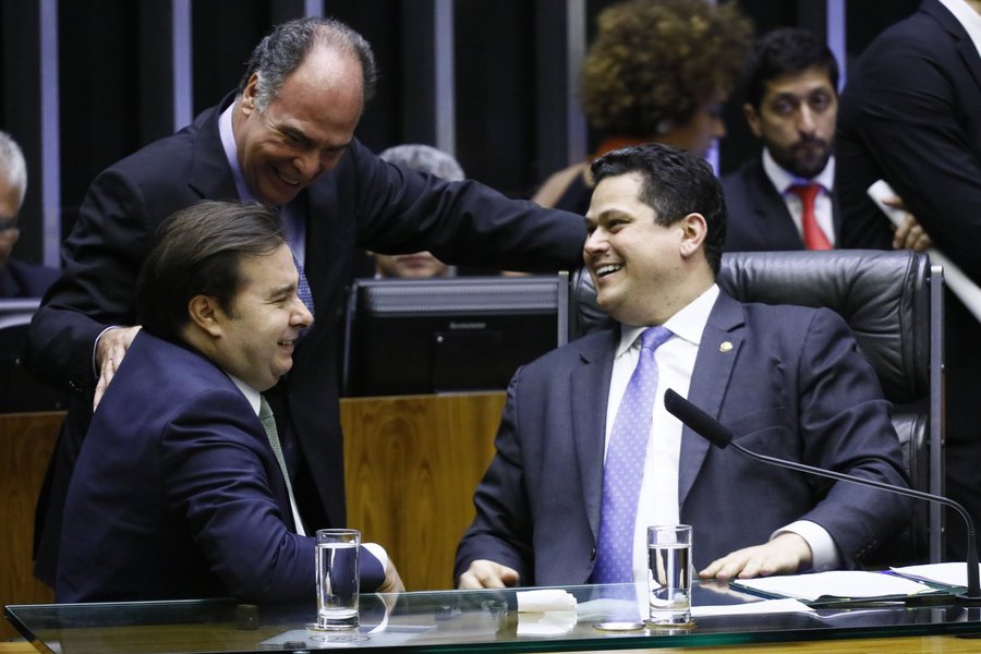 Congresso aprova crédito suplementar de R$ 248,9 bilhões para o governo Congresso aprova crédito suplementar de R$ 248,9 bilhões para o governo