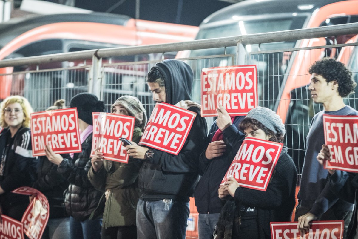 Greve geral deixa 40% da frota de ônibus de Curitiba nas garagens (Foto: Gibran Mendes/CUT Paraná) Greve geral deixa 40% da frota de ônibus de Curitiba nas garagens