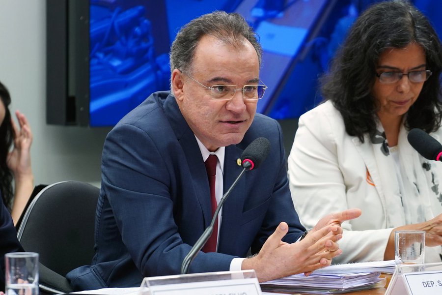 Relator da Previdência diz que vai excluir estados e municípios do texto final (Foto: Pablo Valadares/Câmara dos Deputados) Relator da Previdência diz que vai excluir estados e municípios do texto final