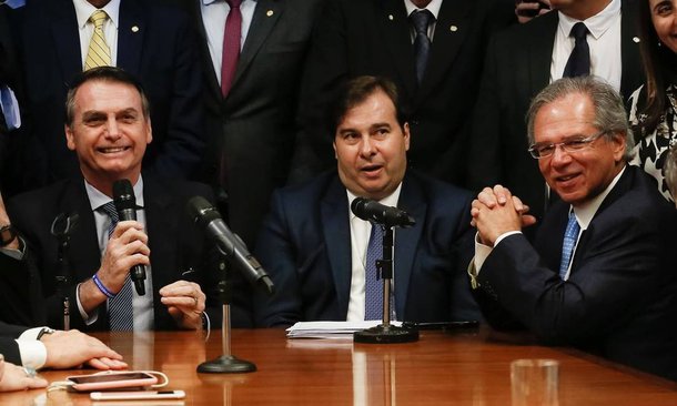 Maia derrota “nova” Previdência de Bolsonaro/Guedes Maia derrota “nova” Previdência de Bolsonaro/Guedes