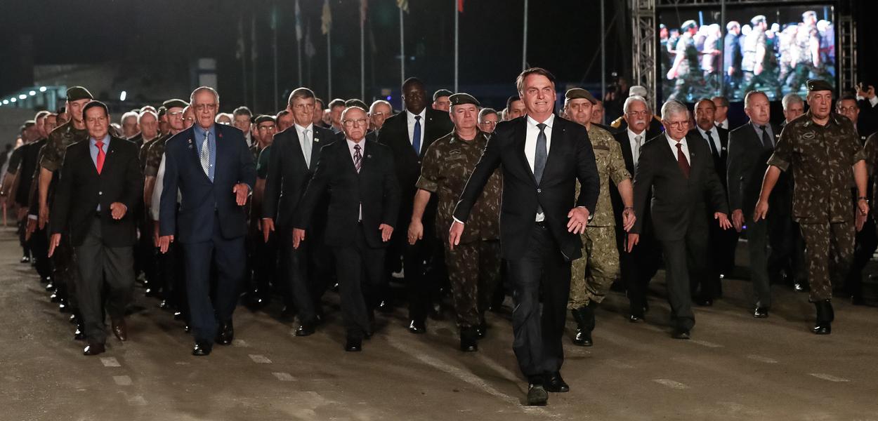 (Santa Maria - RS, 15/06/2019) Presidente da República, Jair Bolsonaro durante Desfile dos Artilheiros da Reserva, da Ativa e de Alunos da Escola Militar.\rFoto: Alan Santos/PR (Santa Maria - RS, 15/06/2019) Presidente da República, Jair Bolsonaro durante Desfile dos Artilheiros da Reserva, da Ativa e de Alunos da Escola Militar.\rFoto: Alan Santos/PR