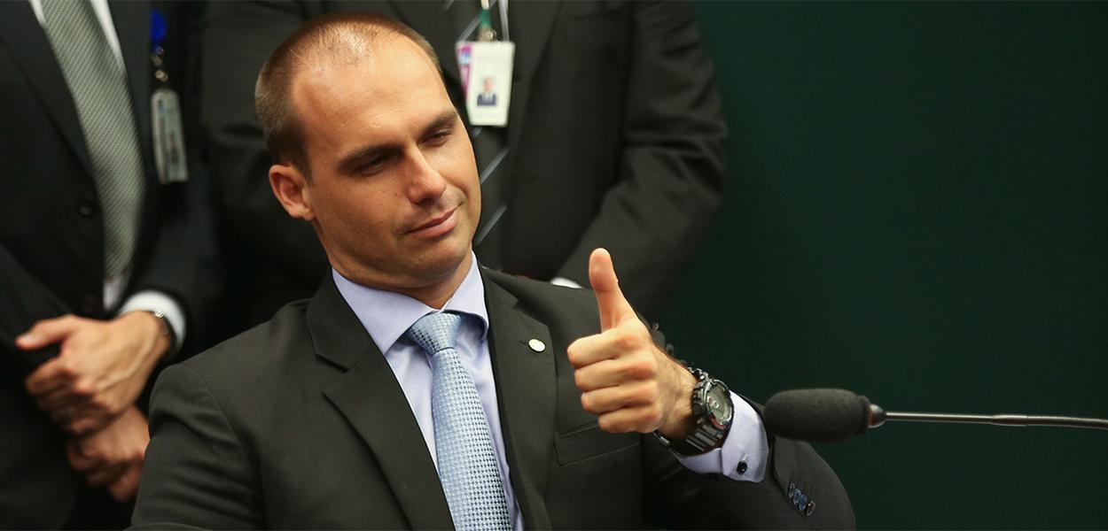 Eduardo Bolsonaro quer população armada para derrubar governos (Foto: Câmara dos Deputados) Eduardo Bolsonaro quer população armada para derrubar governos
