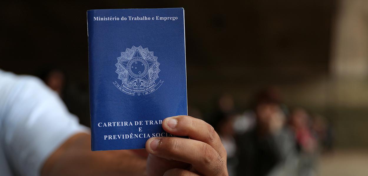 Desemprego de longo prazo cresce (Foto: REUTERS/Amanda Perobelli) Desemprego de longo prazo cresce