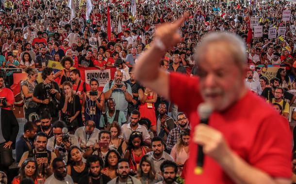 Lula participa de ato em defesa das democracias no Fórum Social Mundial de Salvador.
Foto: Ricardo Stuckert
Salvador (BA), 15/03/0218. (Foto: Foto: Ricardo Stuckert) Lula participa de ato em defesa das democracias no Fórum Social Mundial de Salvador.
Foto: Ricardo Stuckert
Salvador (BA), 15/03/0218.