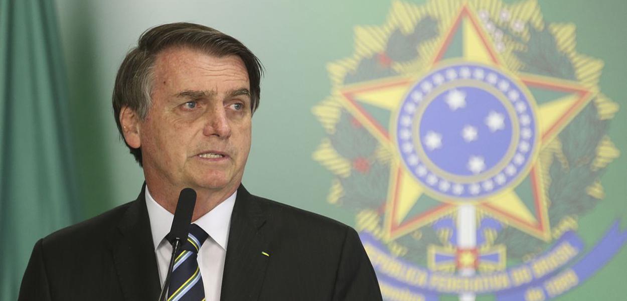 O presidente Jair Bolsonaro dá posse ao novo ministro da Educação, Abraham Weintraub, em cerimônia no Palácio do Planalto. (Foto: Antonio Cruz/ABR) O presidente Jair Bolsonaro dá posse ao novo ministro da Educação, Abraham Weintraub, em cerimônia no Palácio do Planalto.