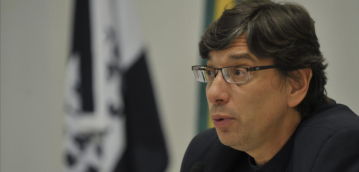 Brasília - O presidente do Instituto de Pesquisa Econômica Aplicada (Ipea), Márcio Pochmann, participa do seminário cujo tema é Economia Solidária, Superação da Miséria e Desenvolvimento, promovido pelo Ministério do Trabalho. (Foto: MARCELLO CASAL JR - ABR) Brasília - O presidente do Instituto de Pesquisa Econômica Aplicada (Ipea), Márcio Pochmann, participa do seminário cujo tema é Economia Solidária, Superação da Miséria e Desenvolvimento, promovido pelo Ministério do Trabalho.
