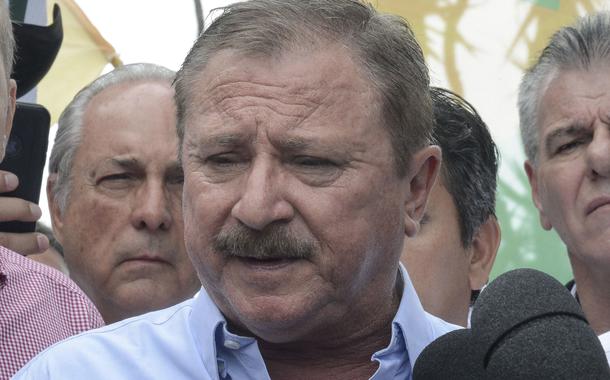O presidente da União Democrática Ruralista, Luiz Antônio Nabhan Garcia, fala com jornalistas após visita ao candidato à Presidência da República, Jair Bolsonaro. (Foto: Tânia Rêgo - ABR) O presidente da União Democrática Ruralista, Luiz Antônio Nabhan Garcia, fala com jornalistas após visita ao candidato à Presidência da República, Jair Bolsonaro.