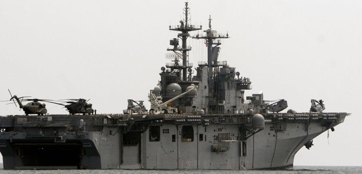 EUA enviam ao Oriente Médio navio de assalto anfíbio, aumentando a tensão EUA enviam ao Oriente Médio navio de assalto anfíbio, aumentando a tensão